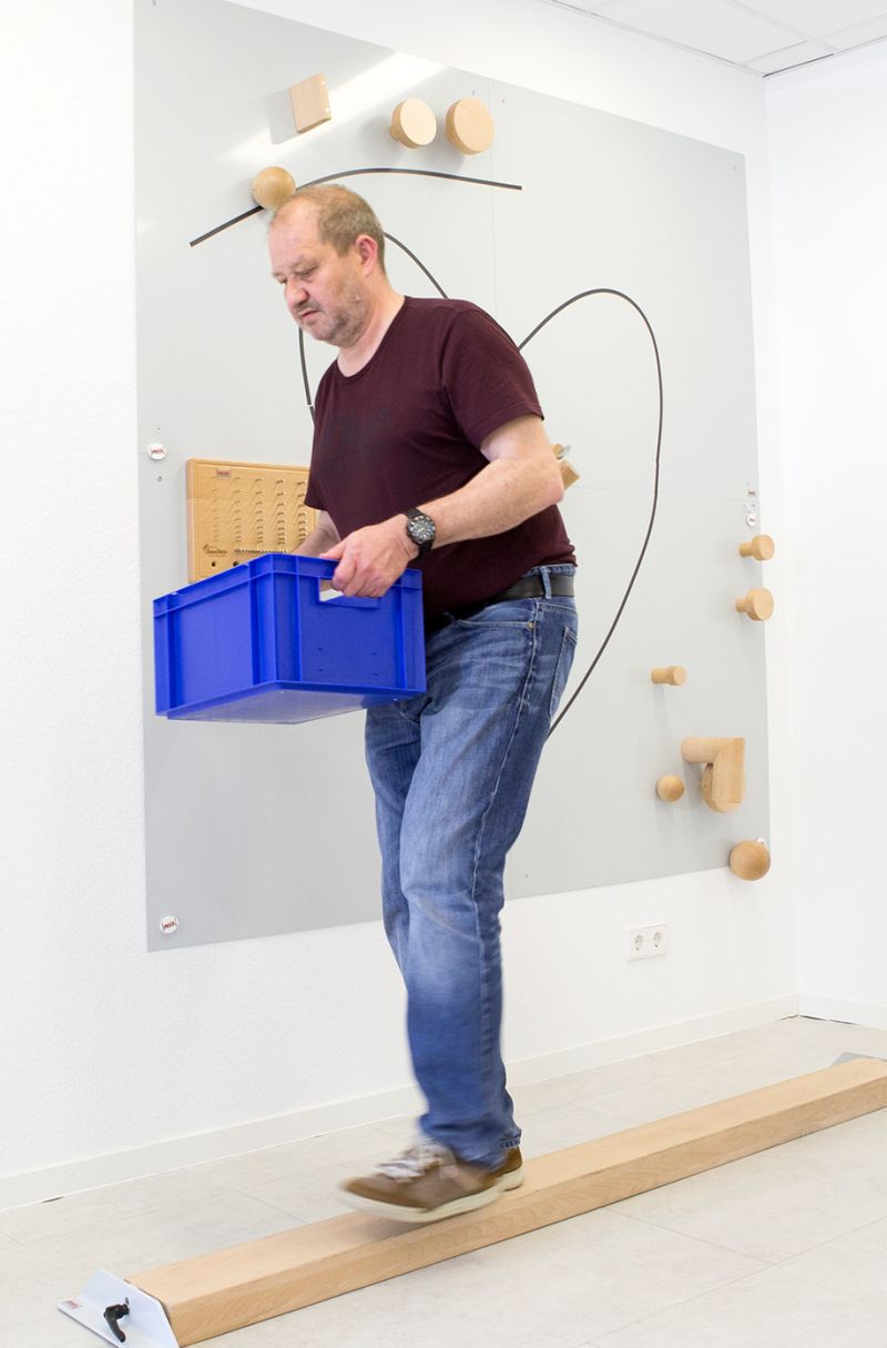 images/media/balance-aschaffenburg-ergotherapie-arbeitsplatz-01.jpg#joomlaImage://local-images/media/balance-aschaffenburg-ergotherapie-arbeitsplatz-01.jpg?width=916&height=1391